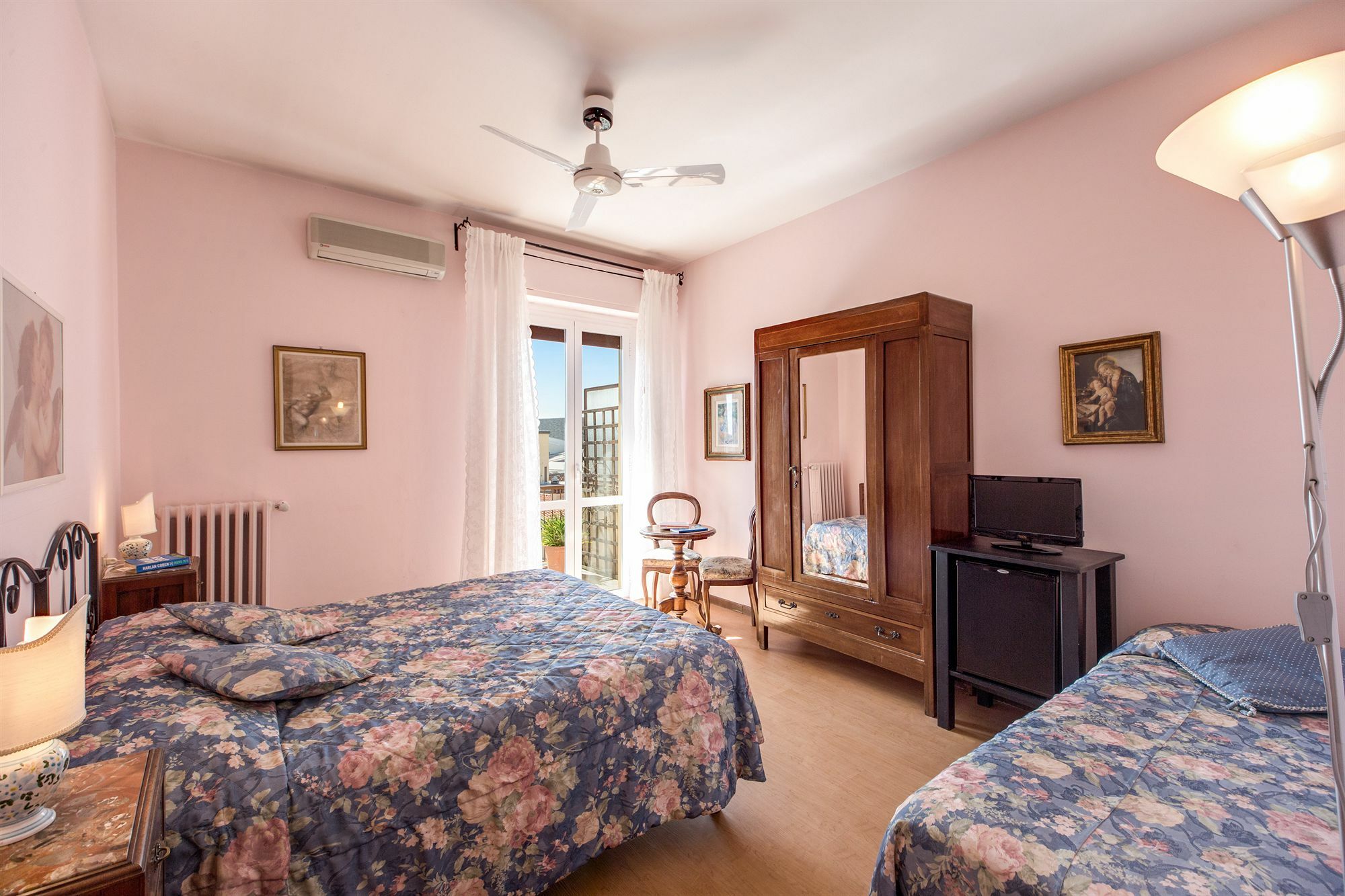 Residenza Giulia Hotel ฟลอเรนซ์ ภายนอก รูปภาพ